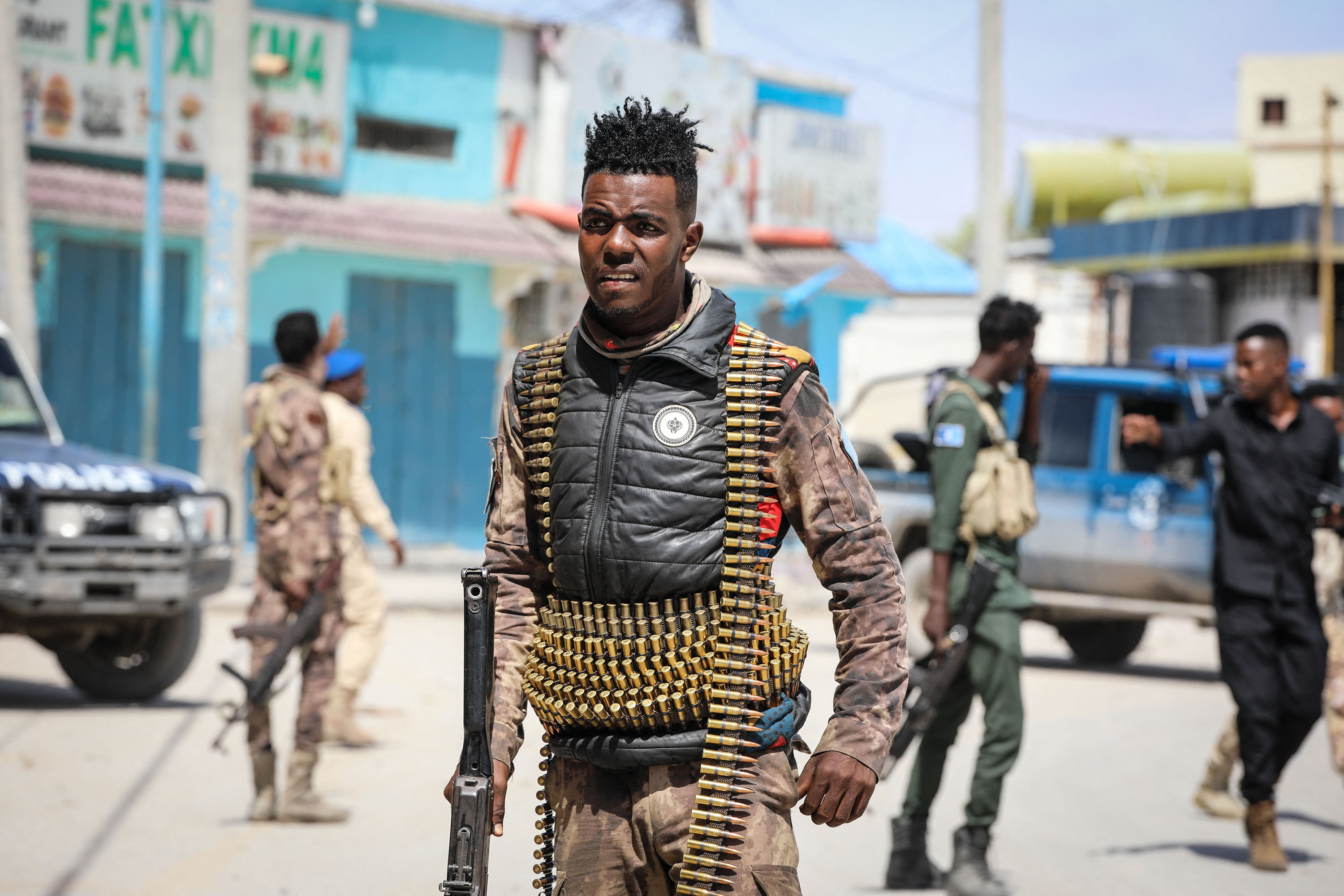 serang-hotel-somalia-tentara-kepung-teroris-al-shabaab-30-jam_20220822_164013.jpg