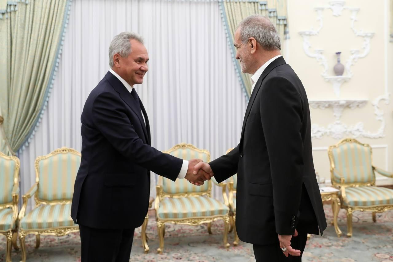 sergei-shoigu-mengadakan-pertemuan-dengan-presiden-iran.jpg