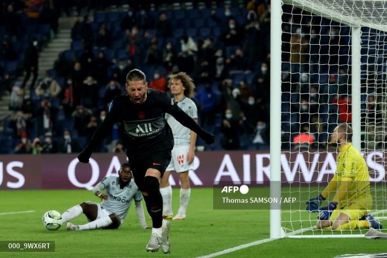 sergio-ramos-cetak-gol-imlek.jpg