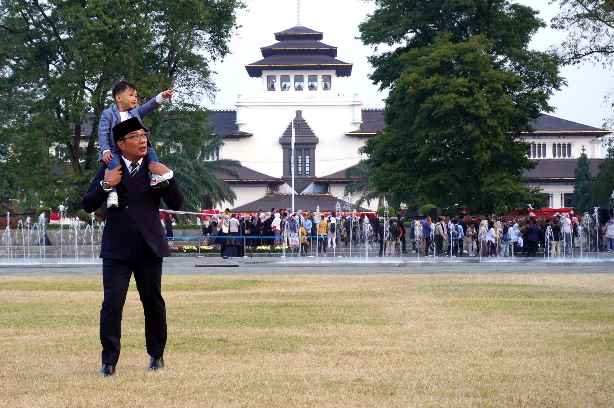 sertijab-dan-pisah-sambut-gubernur-jawa-barat-di-gedung-sate_20230905_203328.jpg