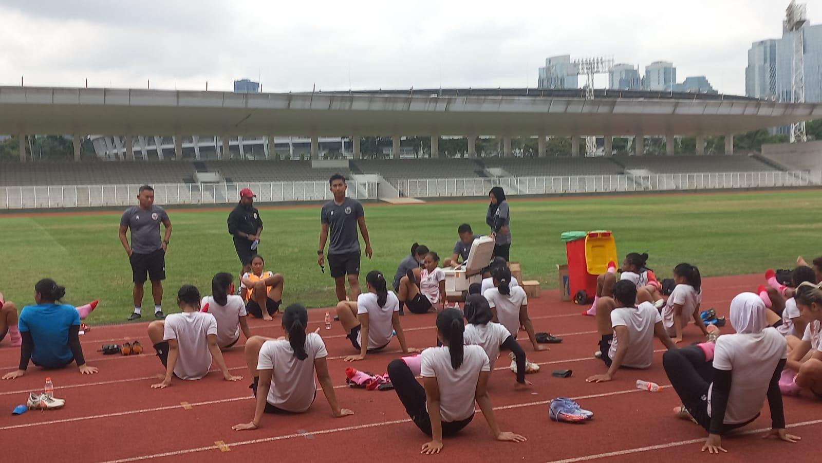 sesi-latihan-timnas-wanita-indonesia-di-stadion-madya-senayan.jpg