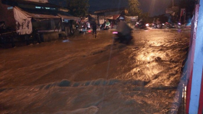 setelah-wilayah-kota-semarang-diguyur-hujan-lebat-pada-jumat_20180209_200538.jpg