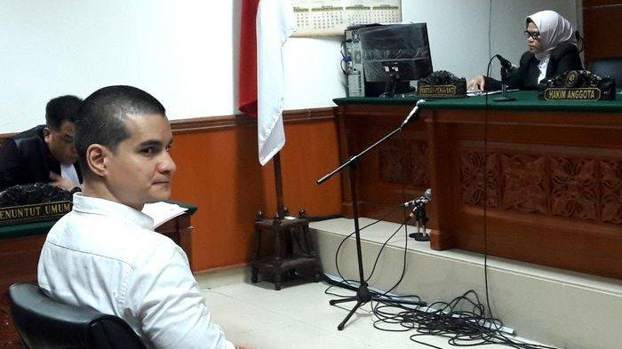 Senyum Steve Emmanuel dan Bantahan Kuasa Hukum Soal Barang Bukti Kokain