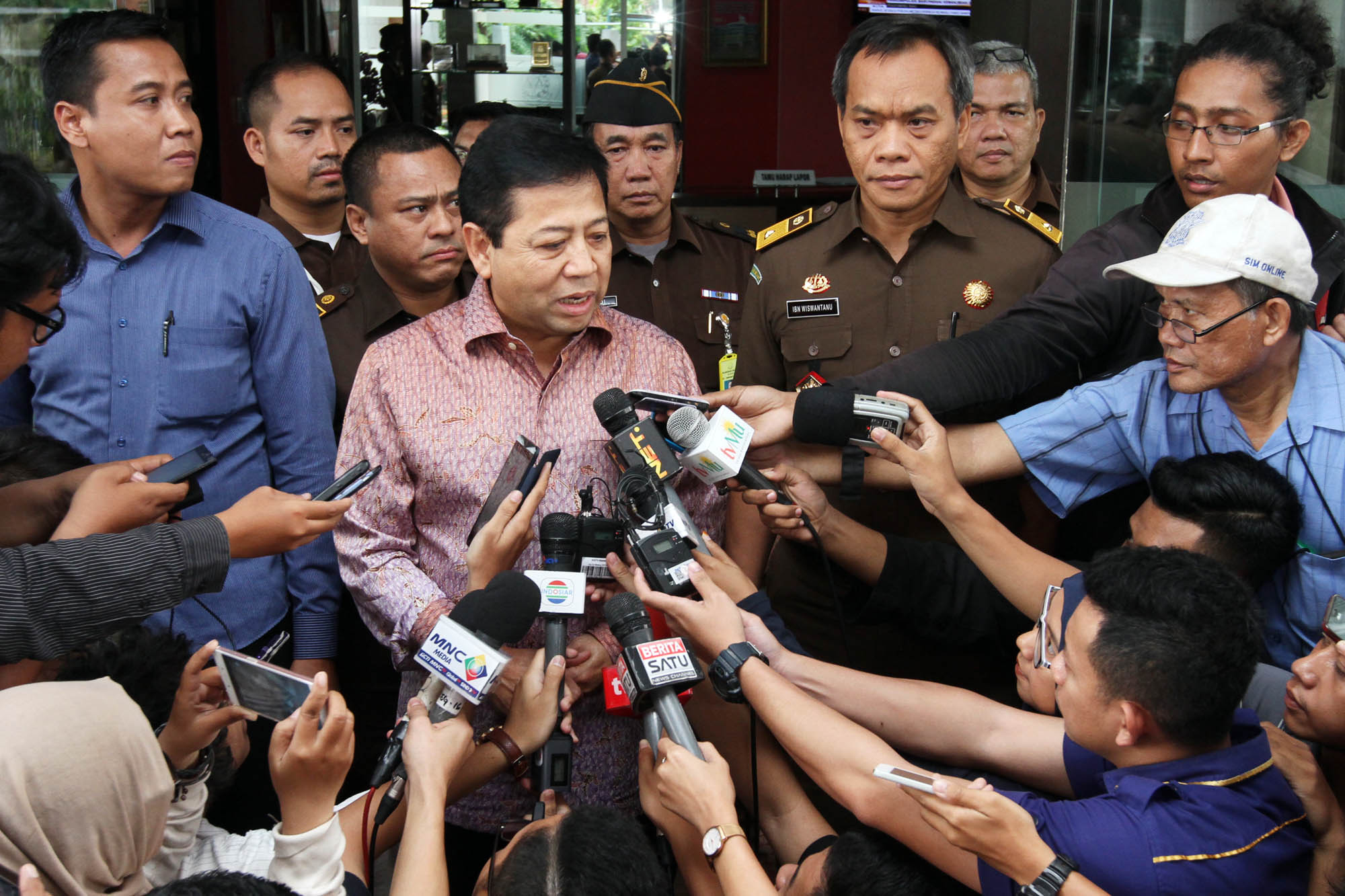 setya-novanto-diperiksa-kejagung_20160205_185819.jpg