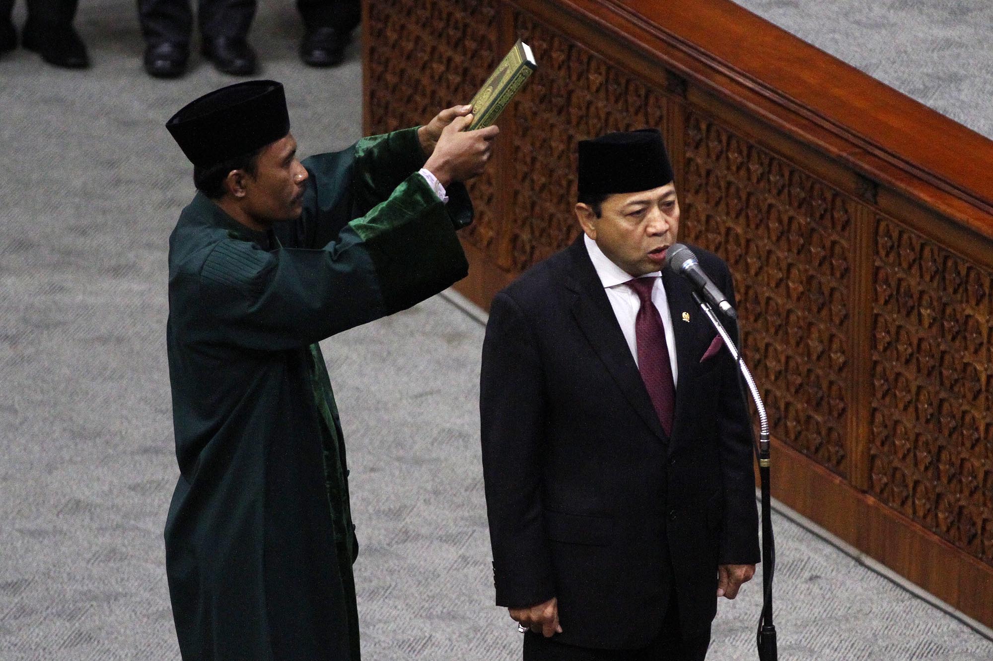 setya-novanto-kembali-dilantik-menjadi-ketua-dpr_20161130_210754.jpg