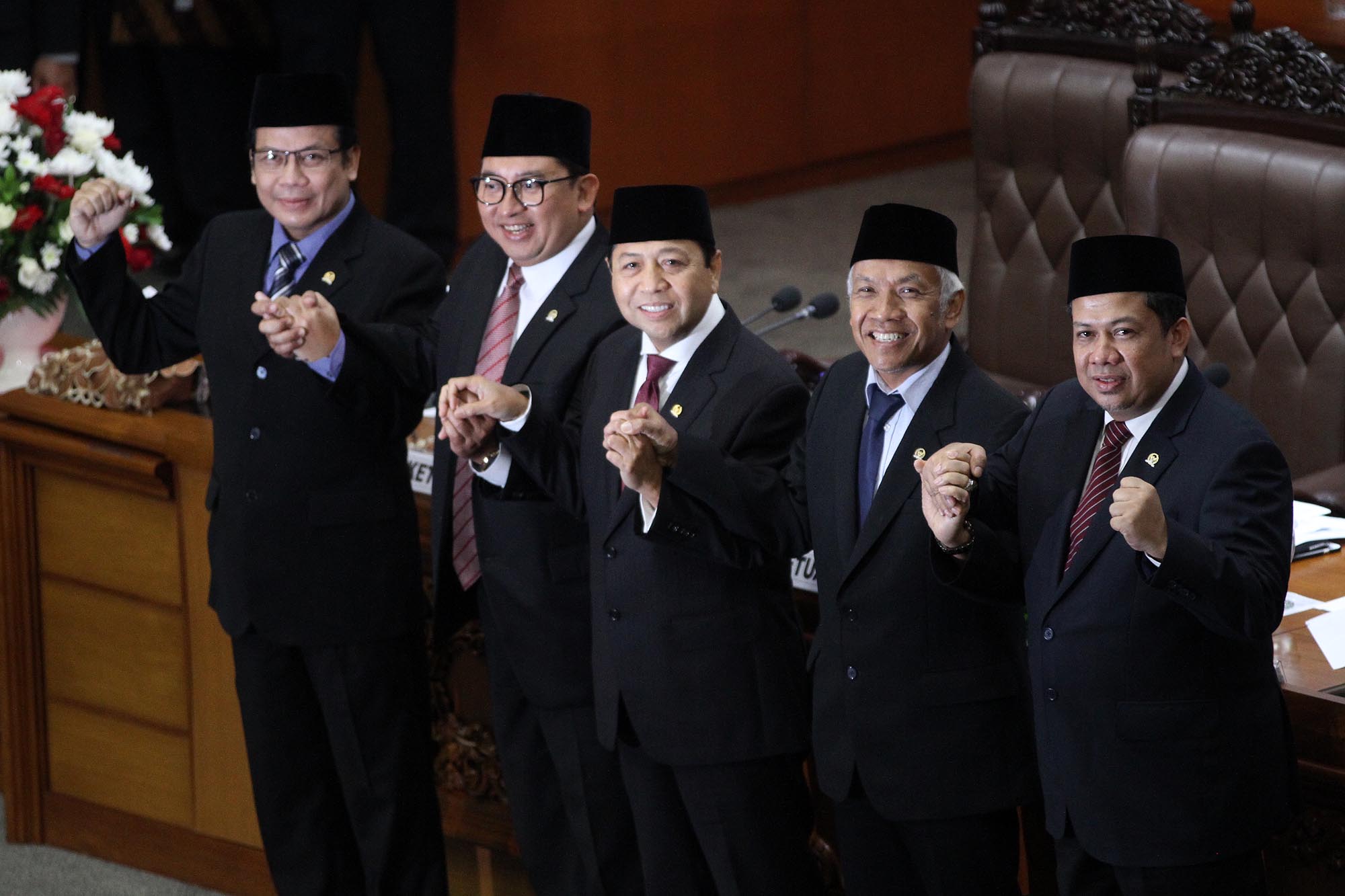 setya-novanto-kembali-dilantik-menjadi-ketua-dpr_20161130_211104.jpg