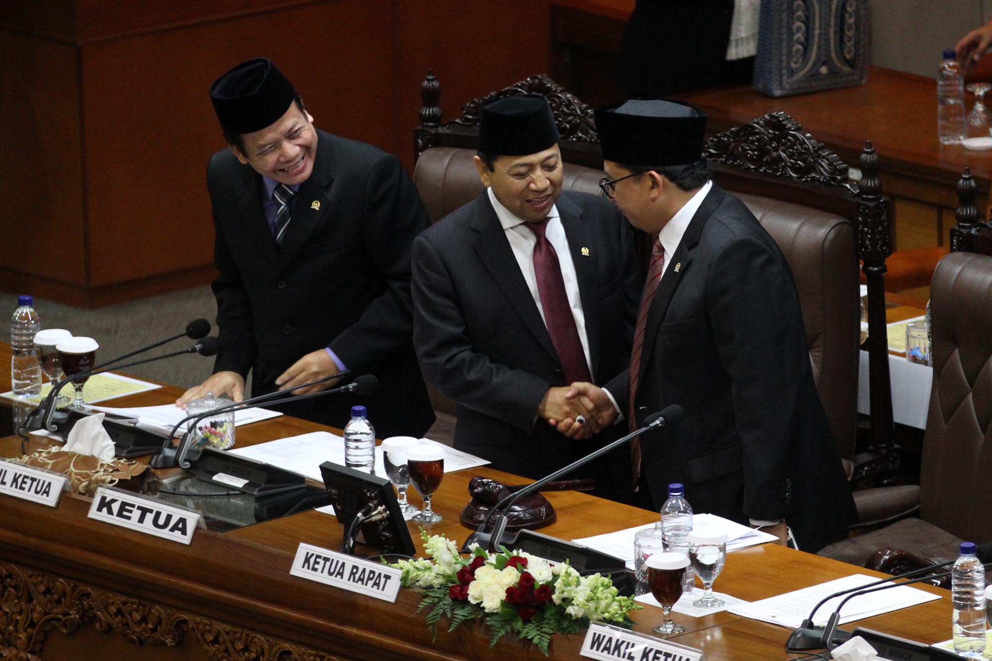 setya-novanto-kembali-dilantik-menjadi-ketua-dpr_20161130_211313.jpg
