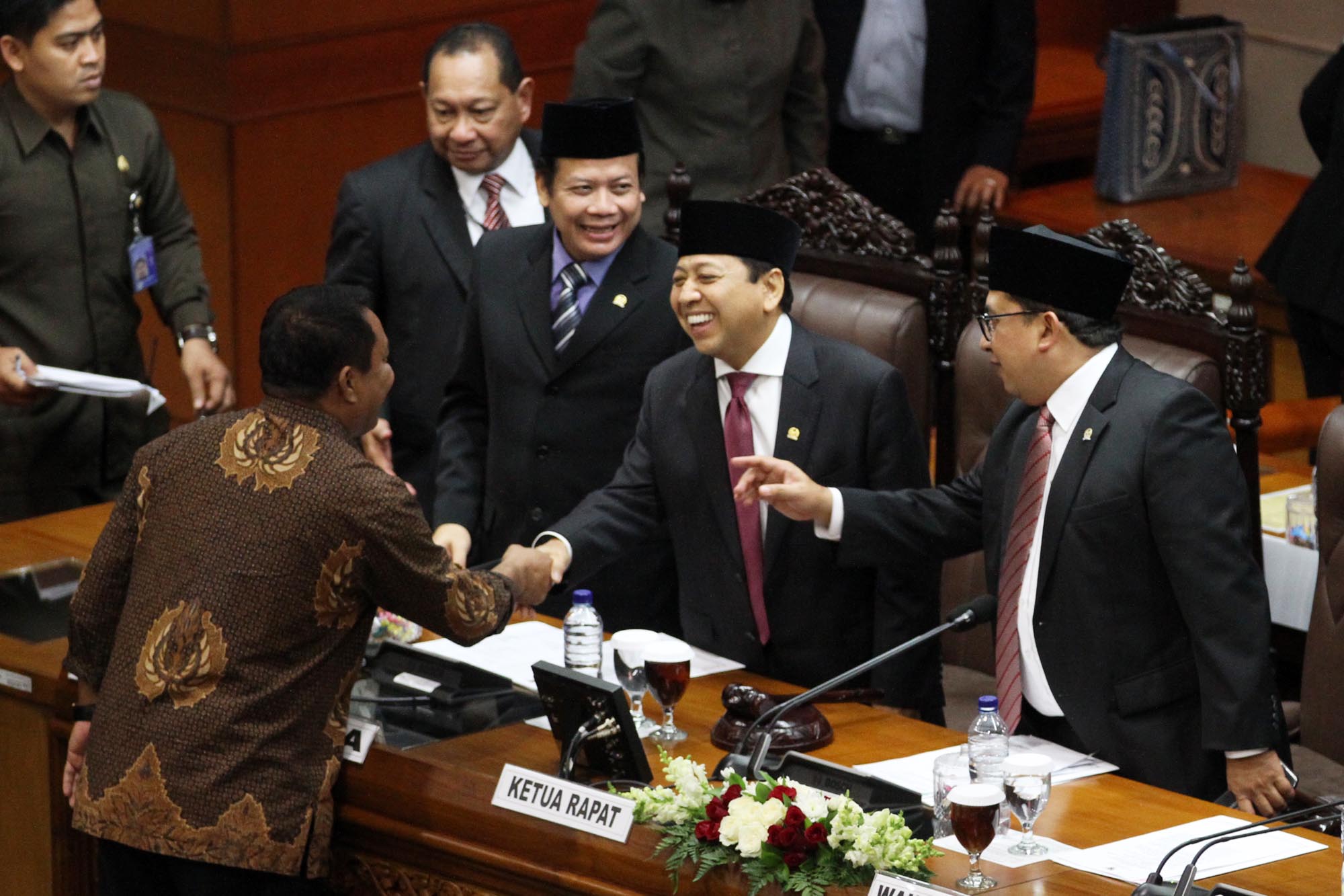 setya-novanto-kembali-dilantik-menjadi-ketua-dpr_20161130_211407.jpg