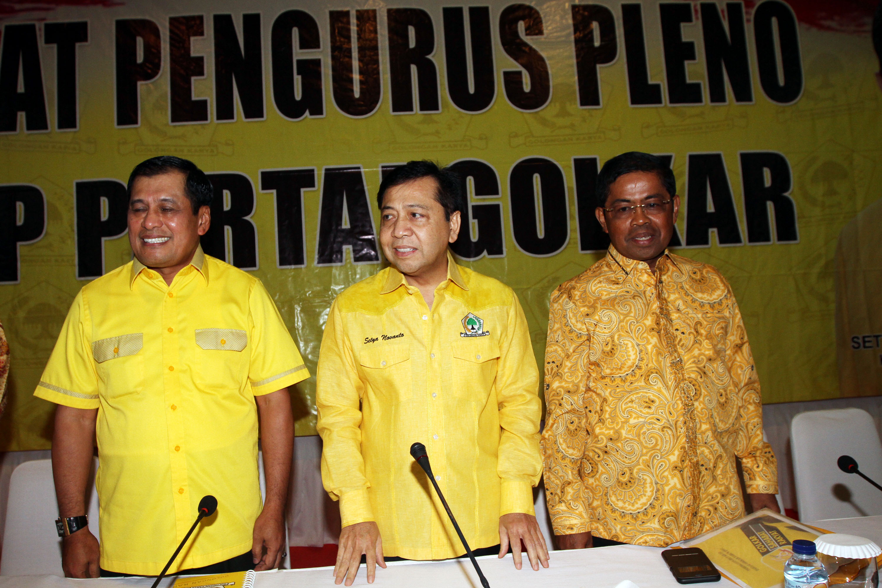 setya-novanto-pimpin-rapat-pleno-partai-golkar_20171011_172159.jpg