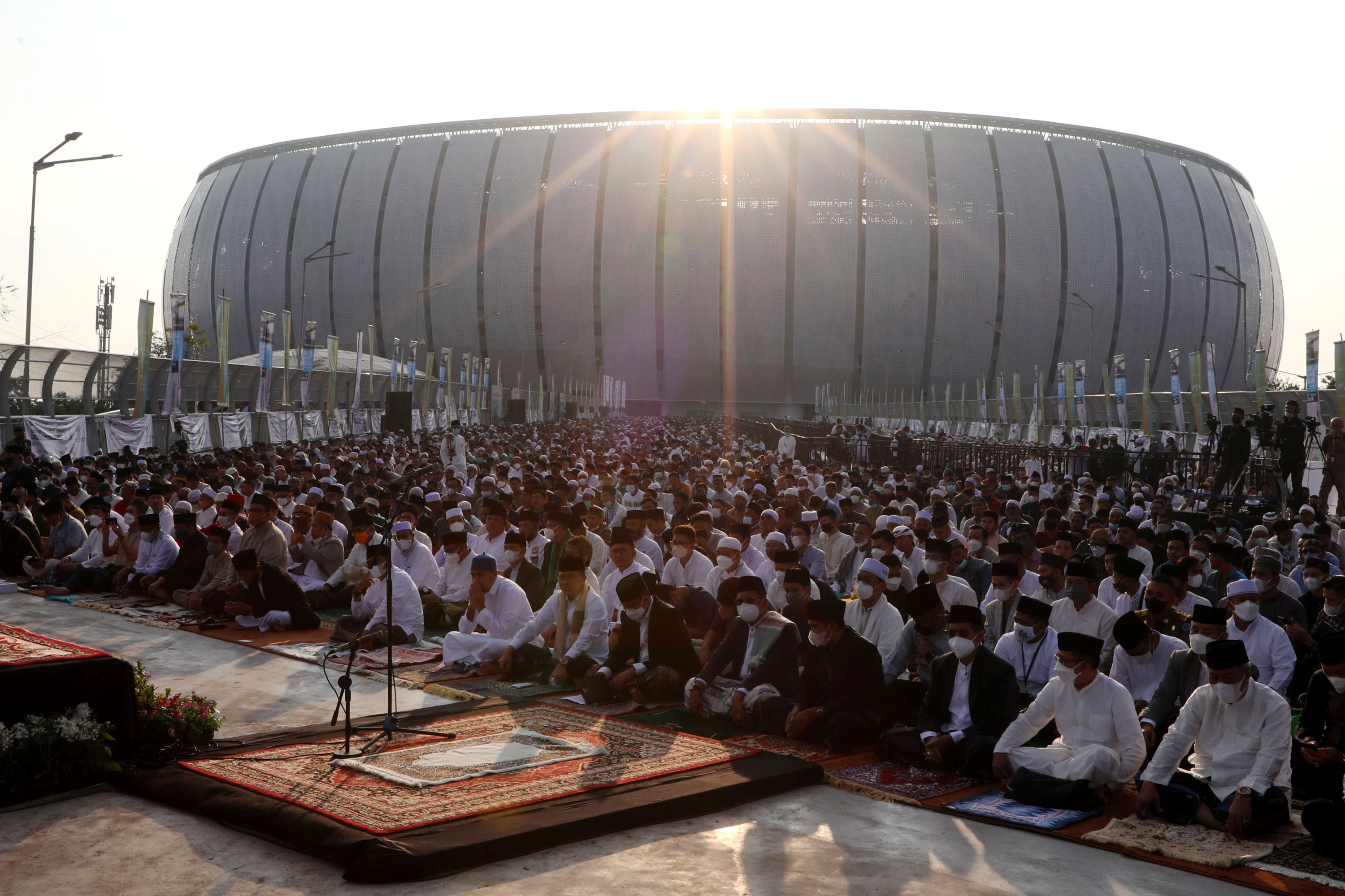 shalat-idul-fitri-di-jis_20220502_095022.jpg