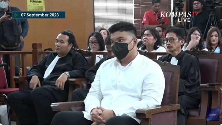 shane-lukas-saat-sidang-vonis.jpg