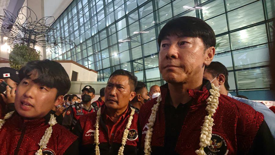 shin-tae-yong-beri-keterangan-ke-pers.jpg