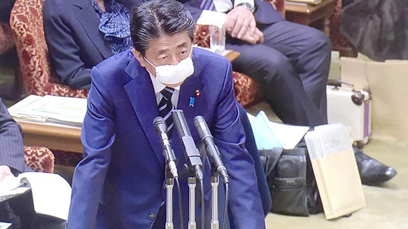 shinzo-abe-pakai-masker-nih3.jpg
