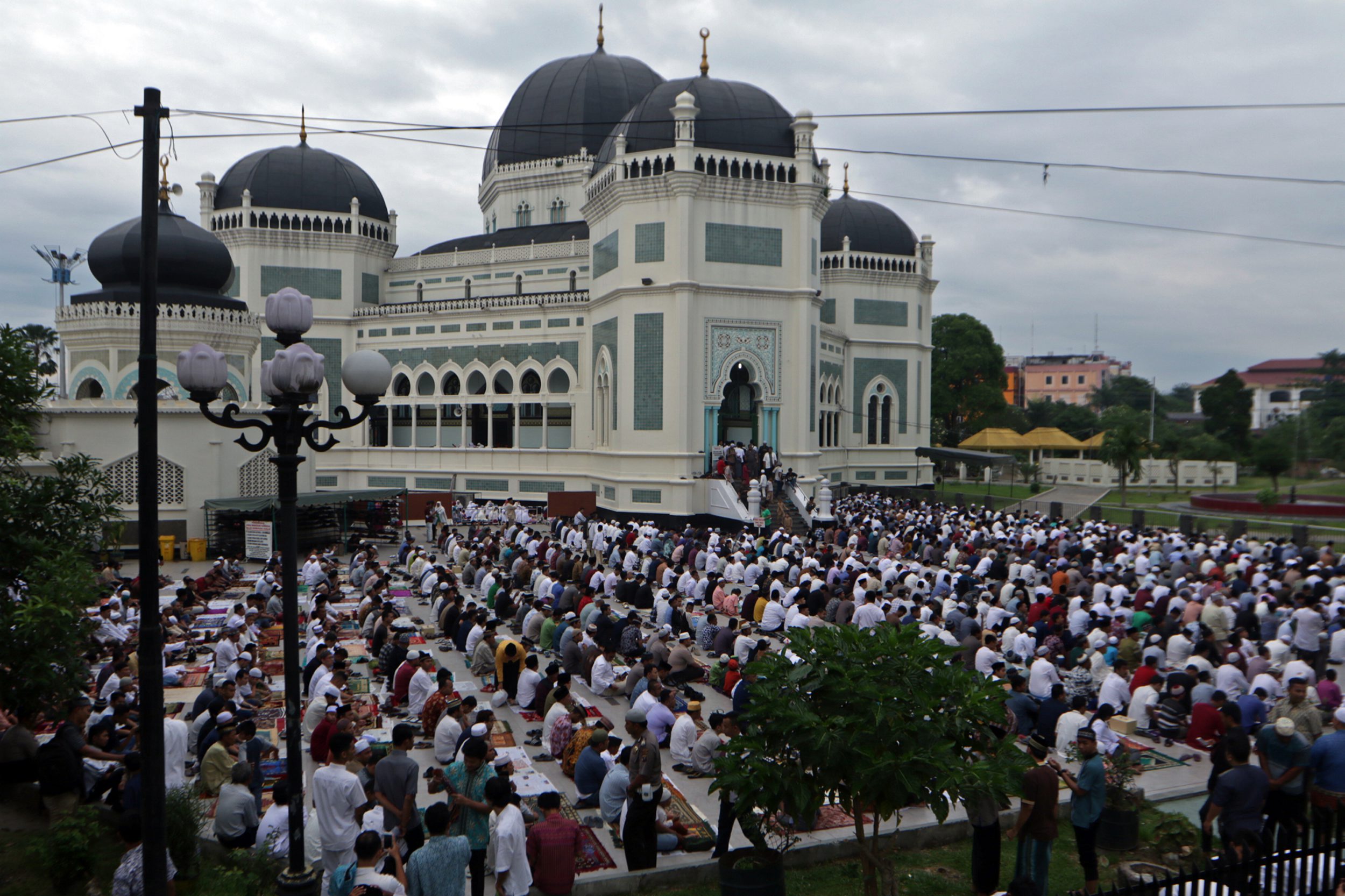 sholat-idul-adha-1439-h-di-masjid-raya-medan_20180822_113733.jpg