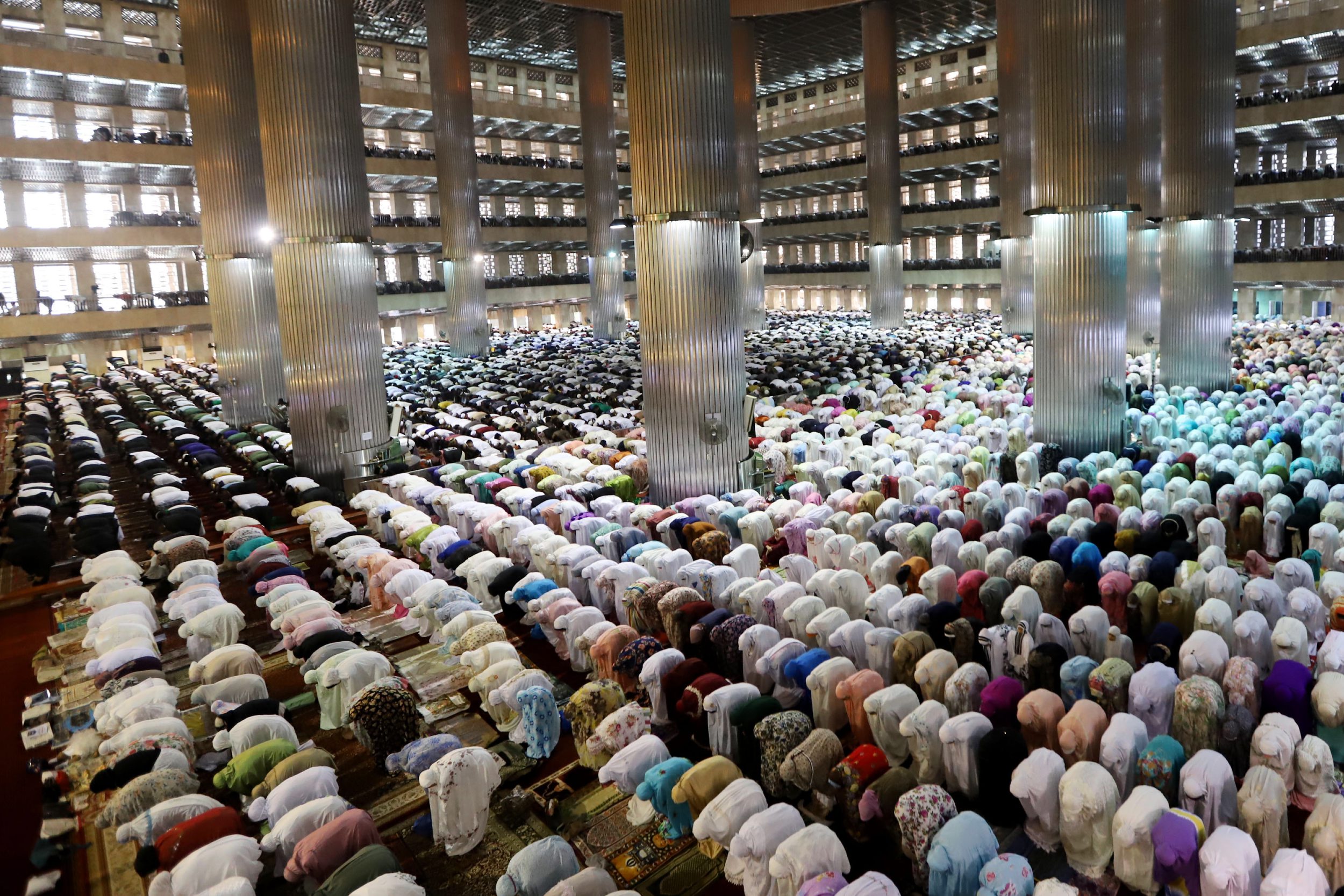 sholat-idul-fitri-1440-h-di-masjid-istiqlal_20190605_120639.jpg
