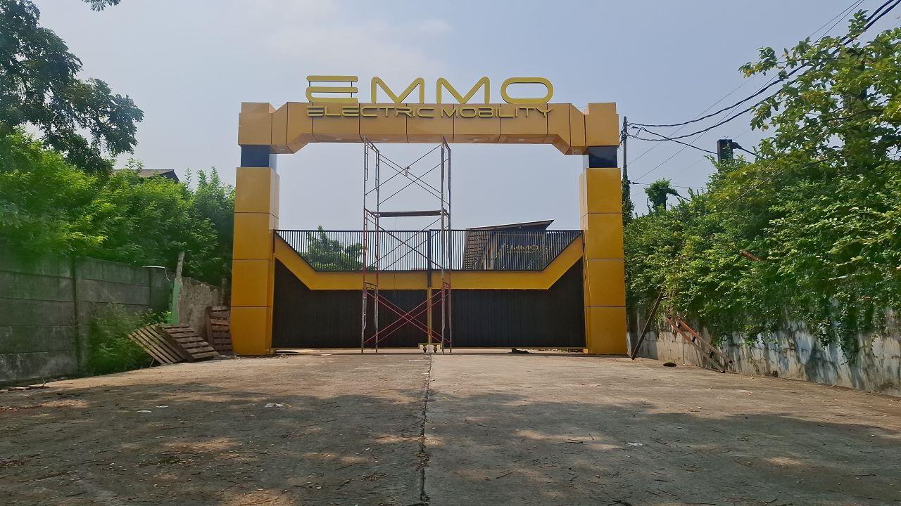 showroom-motor-MBG-Emmo-Electric-Mobility-di-Jalan-Daan-Mogot-Grogol.jpg