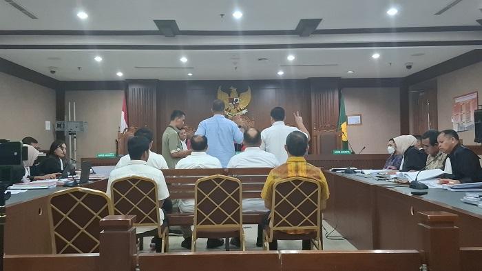 sidang-beragendakan-pemeriksaan-saksi-untuk-terdakwa-Azam-Akhmad-Akhsya-321.jpg
