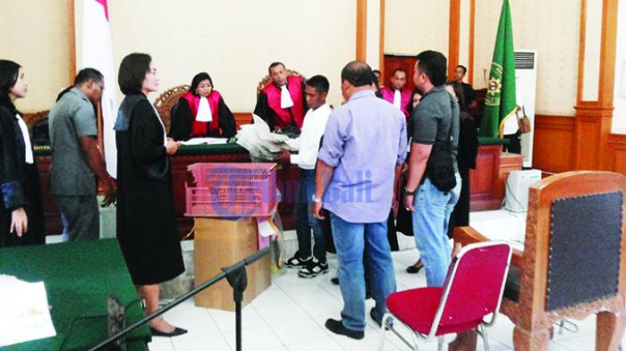 sidang-kasus-pembunuhan-engeline_20151028_104059.jpg