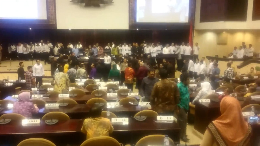 sidang-paripurna-dpd-ri-diwarnai-kericuhan_20170403_221817.jpg