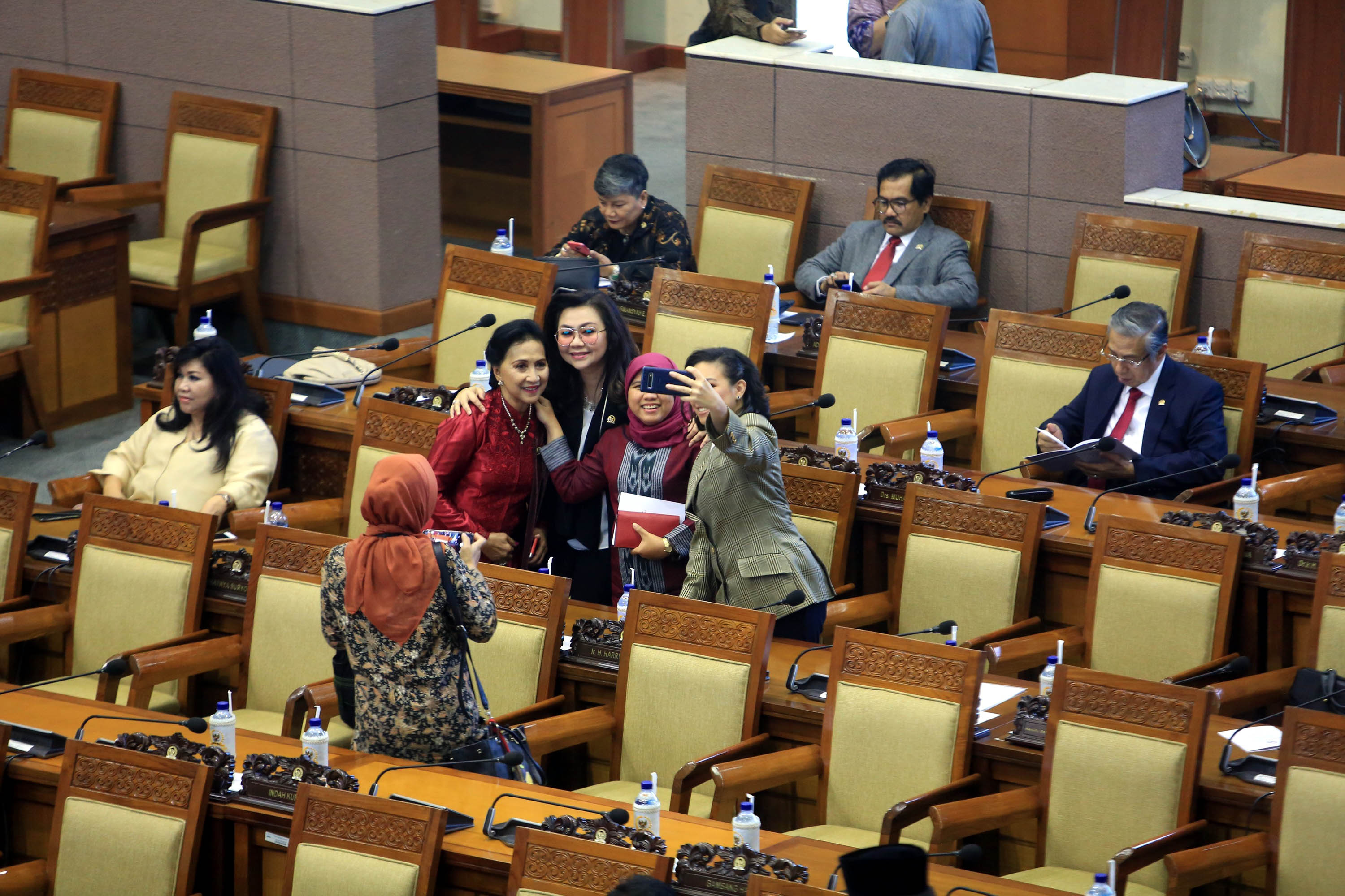 sidang-paripurna-terakhir-anggota-dpr-periode-2014-2019_20190930_210433.jpg