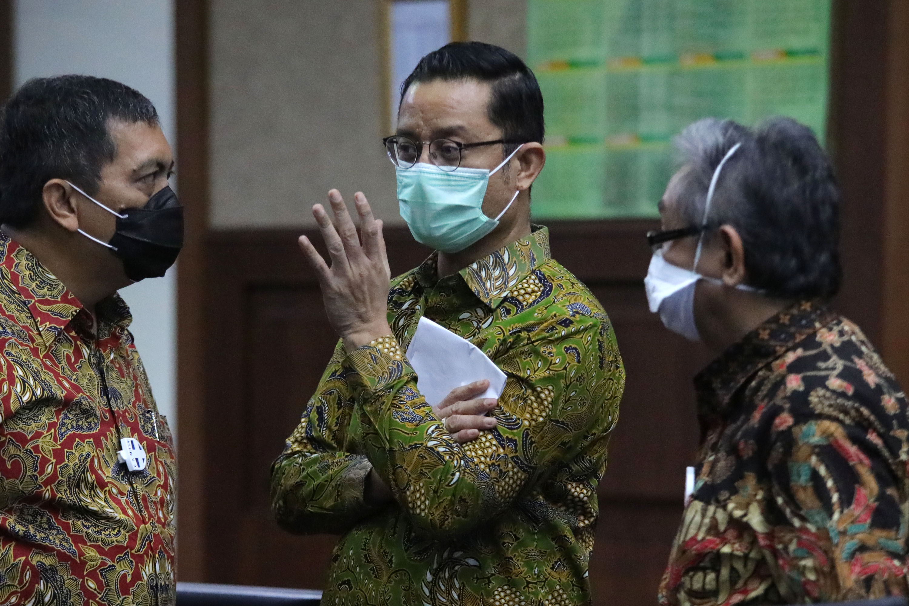 sidang-perdana-mantan-mensos-juliari-batubara_20210421_202738.jpg