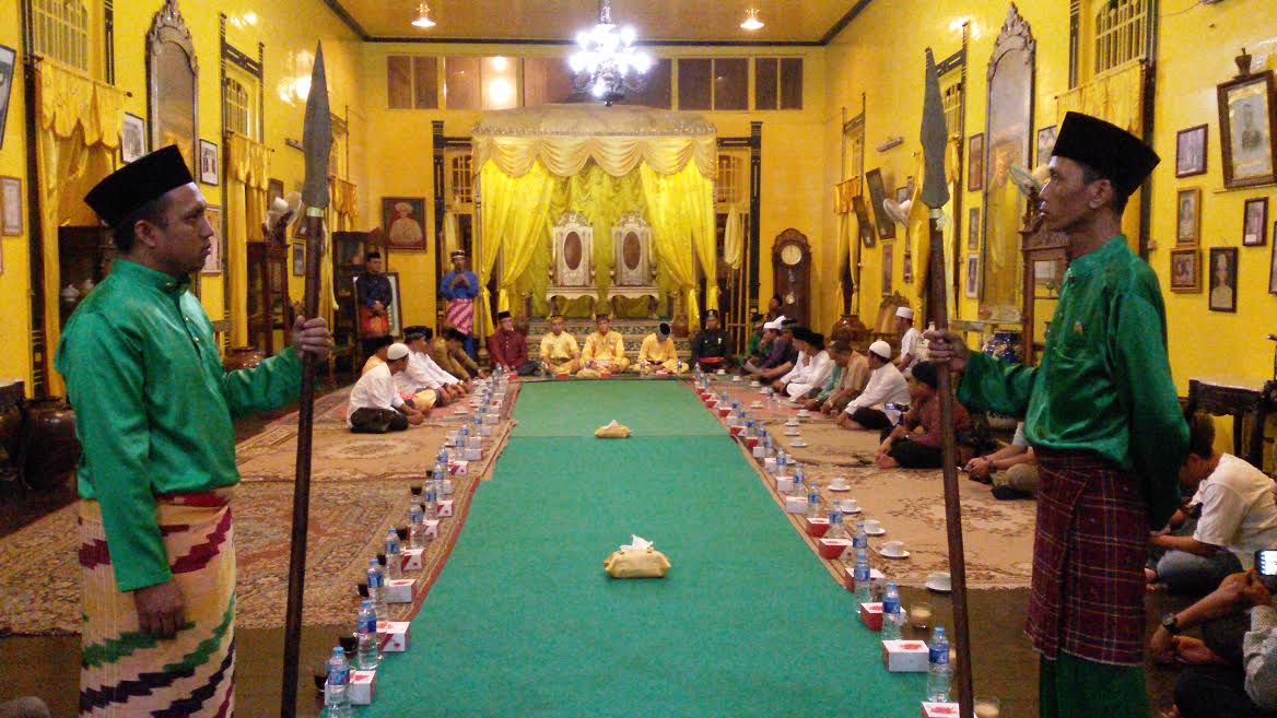 silaturahmi-yang-digelar-sultan-pontianak_20170524_182715.jpg