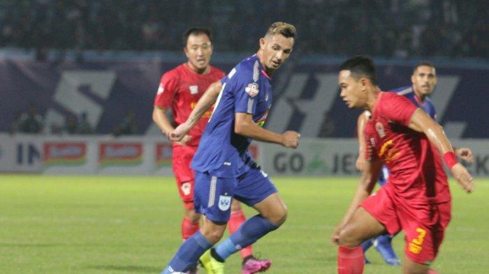 silvio-escobar-menjalani-debut-perdananya-berseragam-psis.jpg