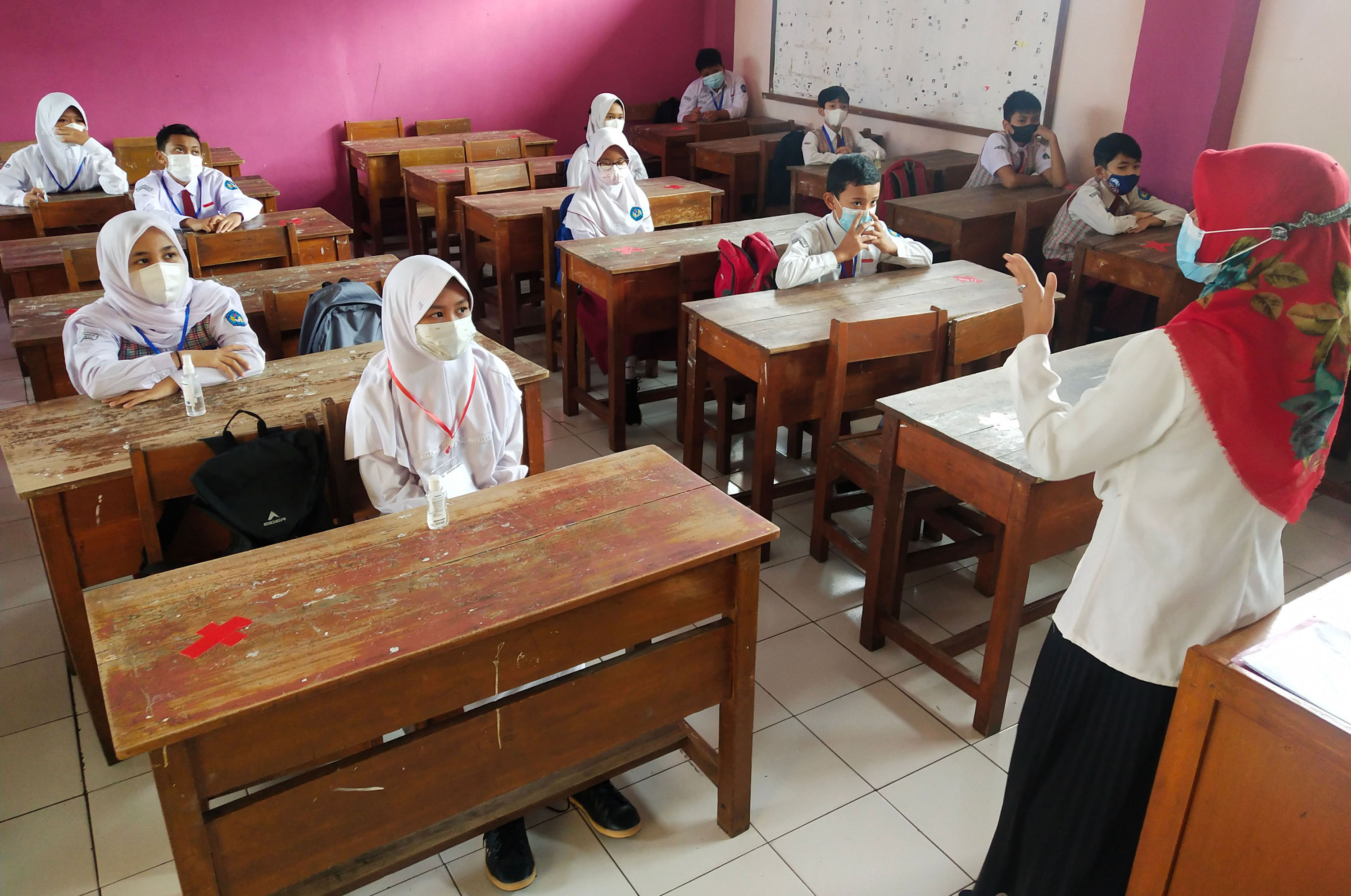 simulasi-pembelajaran-tatap-muka-di-sdn-cimahi-mandiri-2_20210526_103358.jpg