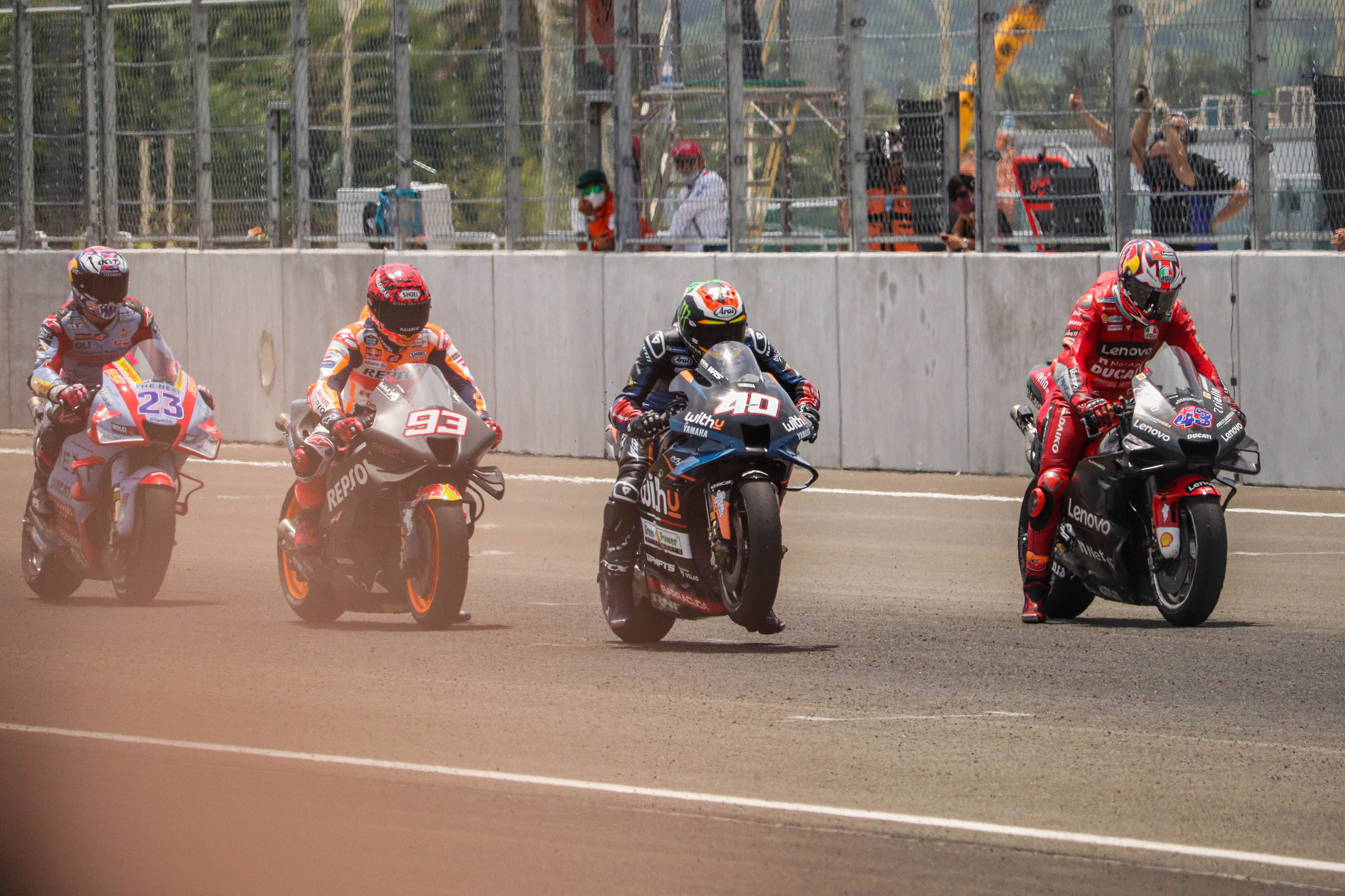 simulasi-start-pada-tes-pramusim-motogp-2022-mandalika_20220213_150730.jpg