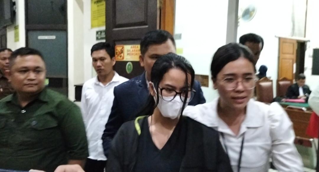 siskaee-usai-jadi-saksi-sidang-kasus-produksi-film-porno-di-pn-jaksel.jpg