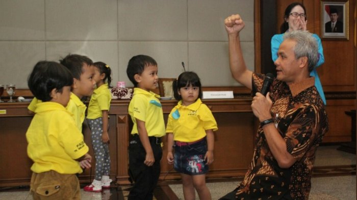 siswa-paud-bertemu-gubernur-jateng-ganjar-pranowo_20171022_134154.jpg