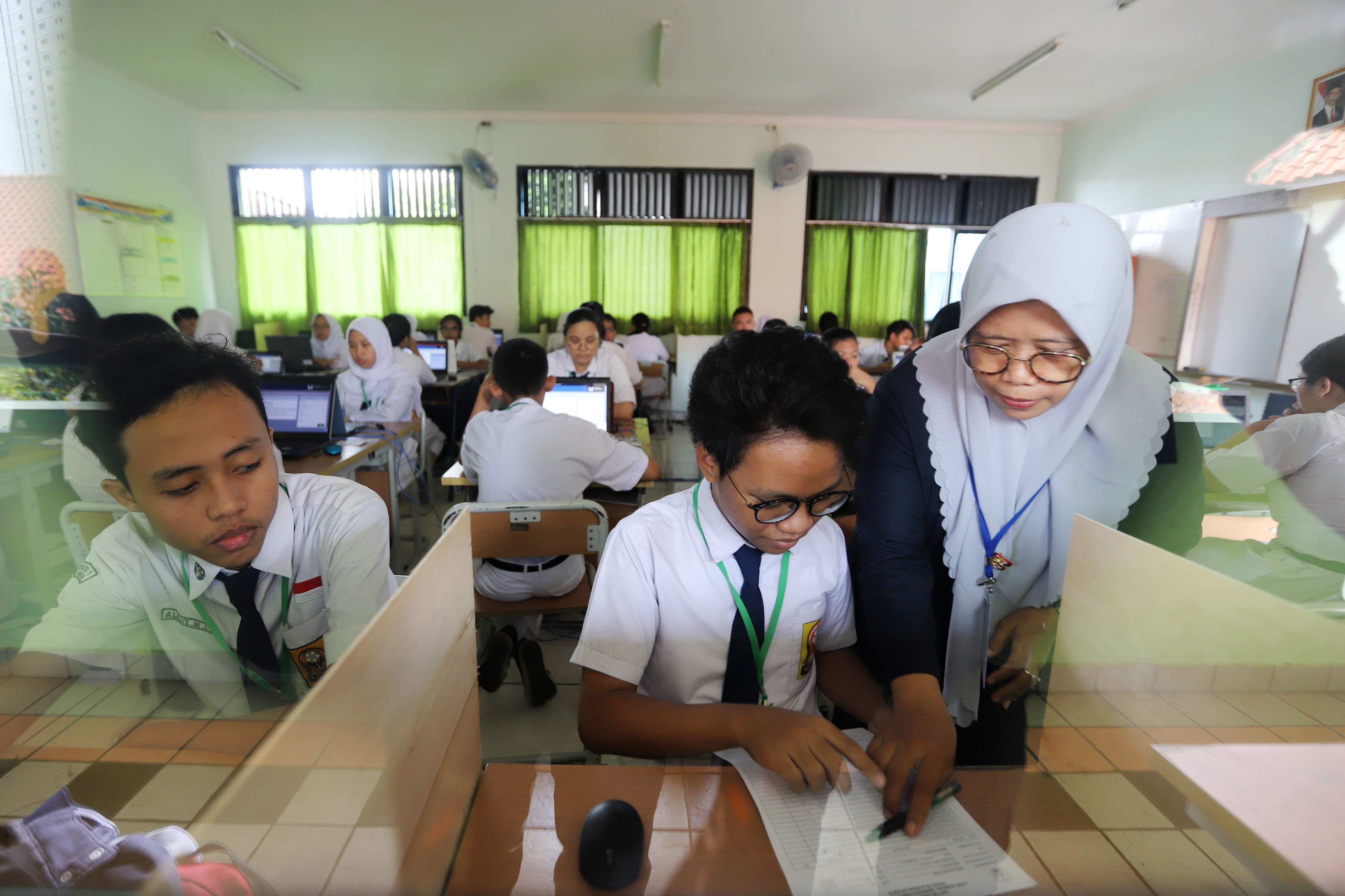 Kunci Jawaban Bahasa Inggris Kelas 8 Halaman 42 dan 43, Section 3 Reading, Unit 2