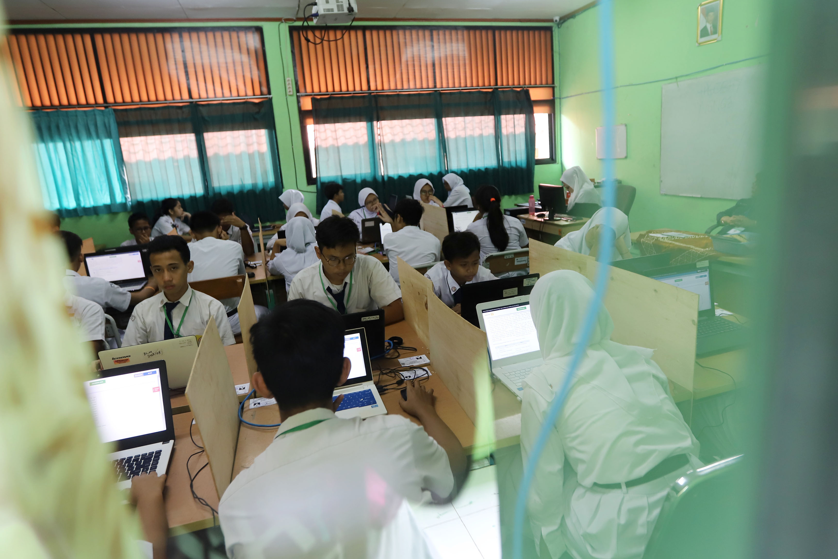 siswa-smpn-1-jakarta-ikuti-unbk_20190422_120927.jpg