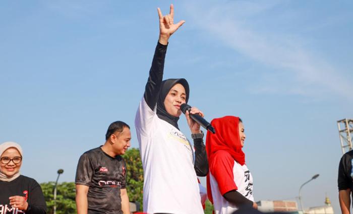 siti-atiqoh-di-pasar-surabaya.jpg
