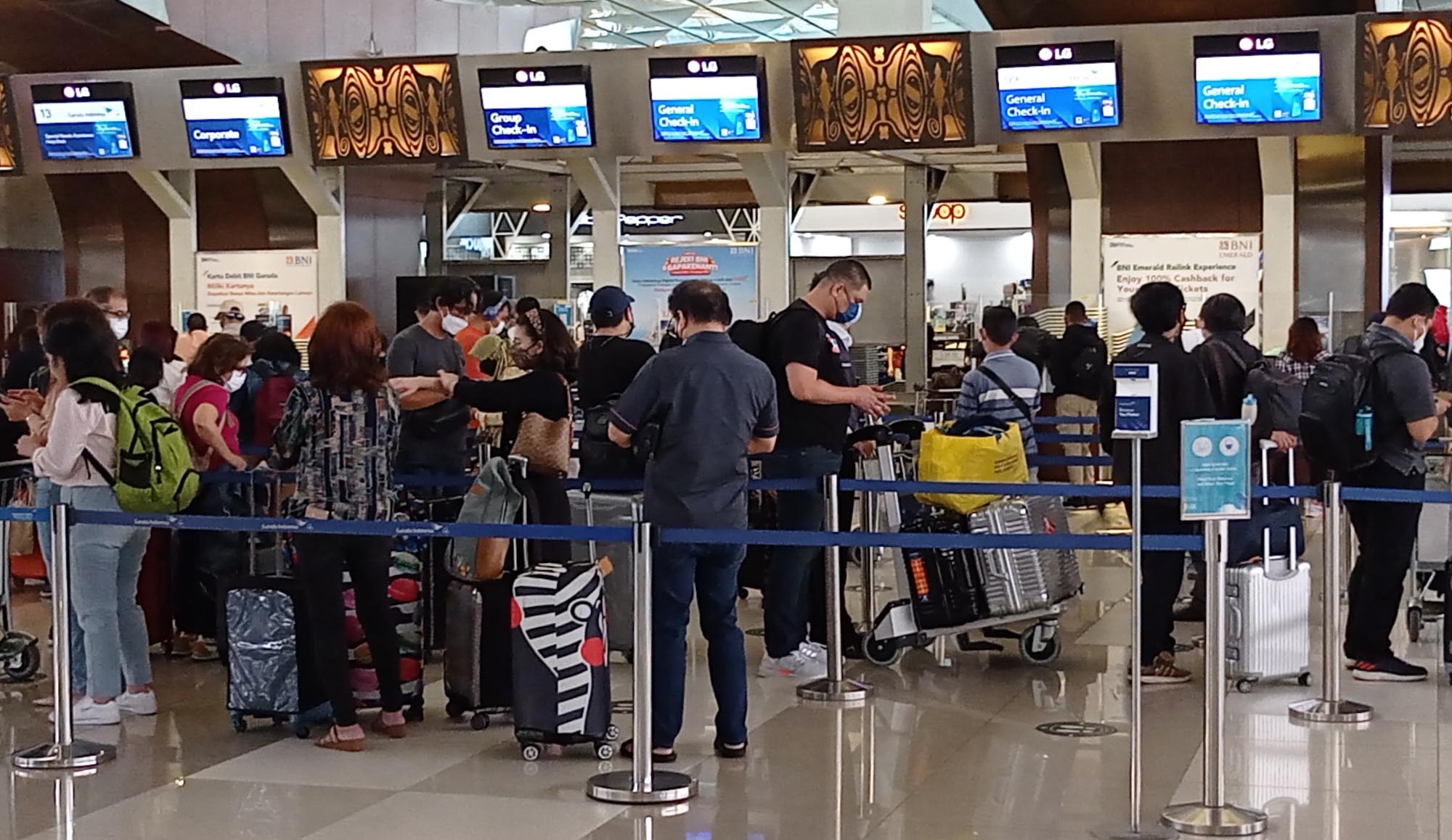 situasi-arus-mudik-nataru-di-bandara-soekarno-hatta-tangerang_20211223_184213.jpg