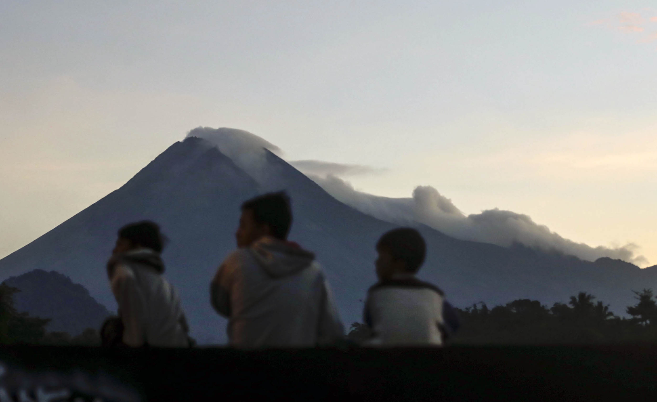 situasi-terkini-gunung-merapi_20180522_134506.jpg