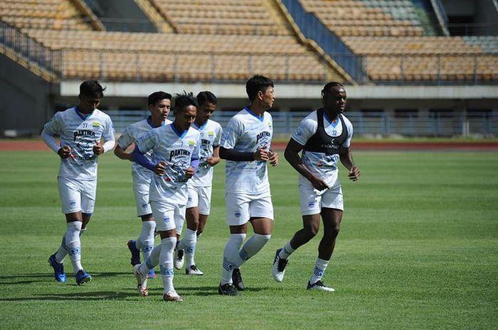 skuad-persib-bandung-saat-menjalani-latihan-bersama.jpg