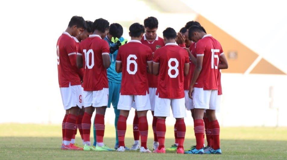skuad-timnas-indonesia-u-20-saat-berdoa-v1.jpg