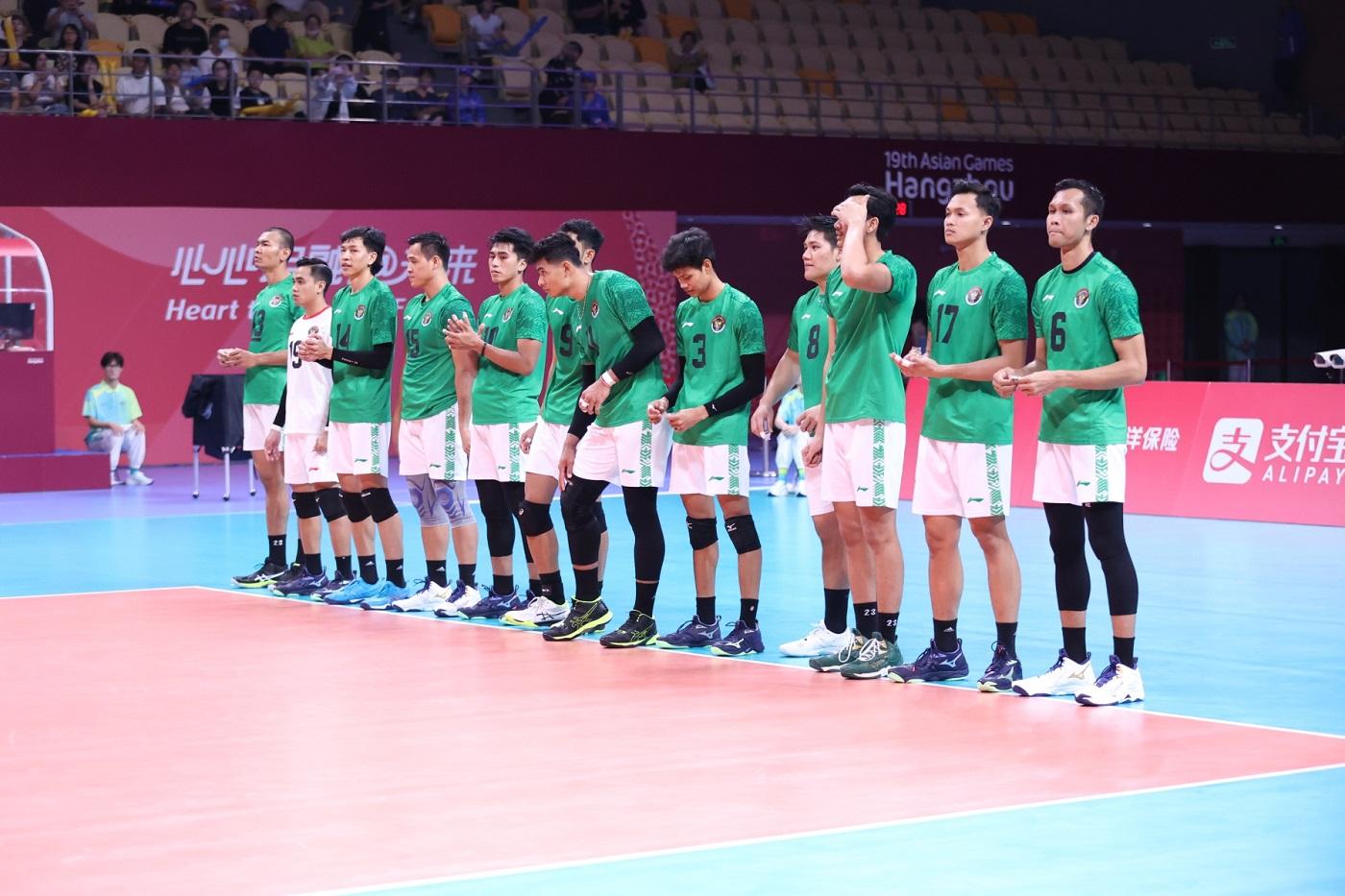 skuad-timnas-voli-putra-indonesia-saat-berlaga-di-asian-games-2023-lawan-korea-selatan.jpg