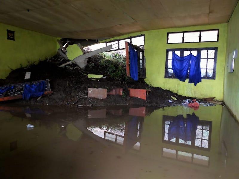 smk-diterjang-longsor-kelimutu-nih3.jpg