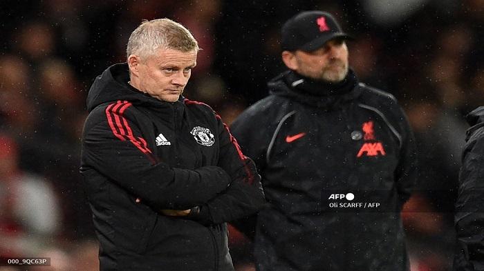 solskjaer-ketika-mendampingi-manchester-united-melawan-liverpool.jpg