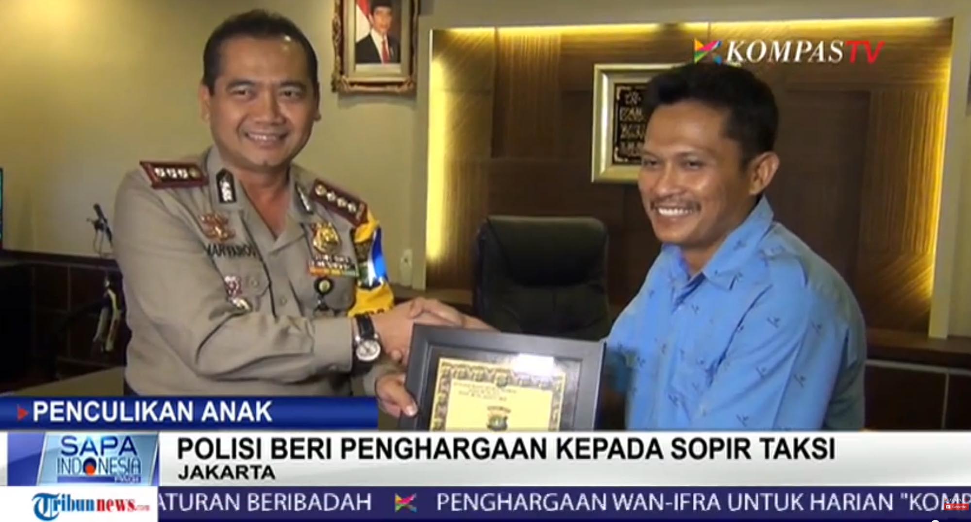 sopir-taxi-diberi-penghargaan_20150722_184524.jpg