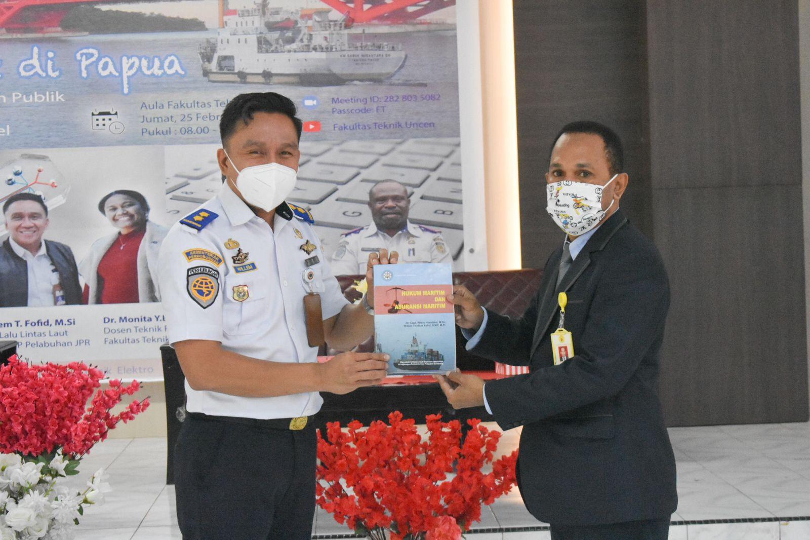 sosialisasi-tol-laut-kepada-para-mahasiswa-papua.jpg