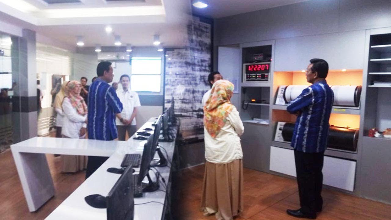 sri-sultan-hb-x-datang-ke-bpptkg-pantau-langsung-aktivitas-gunung-merapi_20180524_150349.jpg