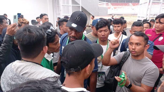 sriwijaya-fc-coach-yoyo.jpg