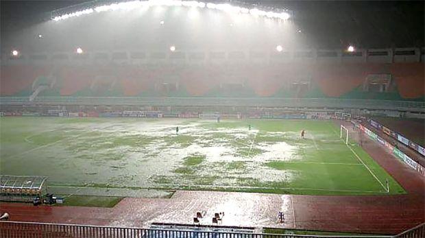 stadion-pakansari-genangan-air.jpg