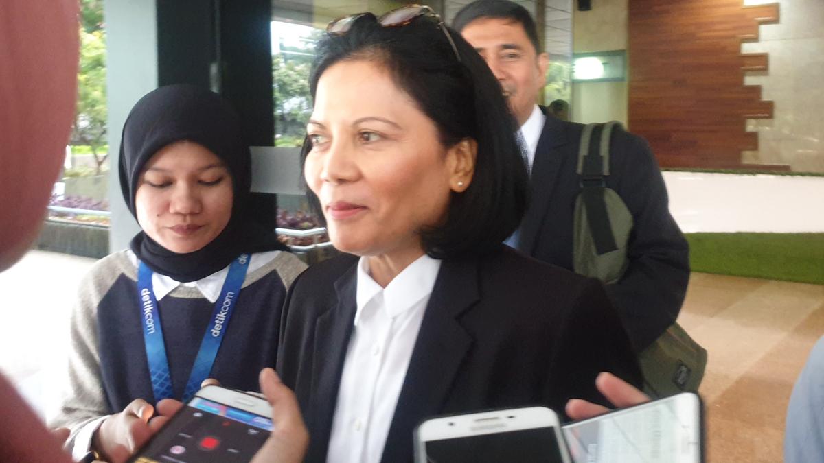 staf-ahli-bidang-keuangan-dan-pengembangan-umkm-loto-srinaita-ginting.jpg