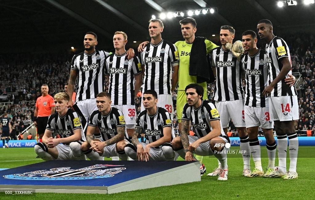 starting-eleven-newcastle-united-berfoto-bersama-sebelum-kick-off.jpg