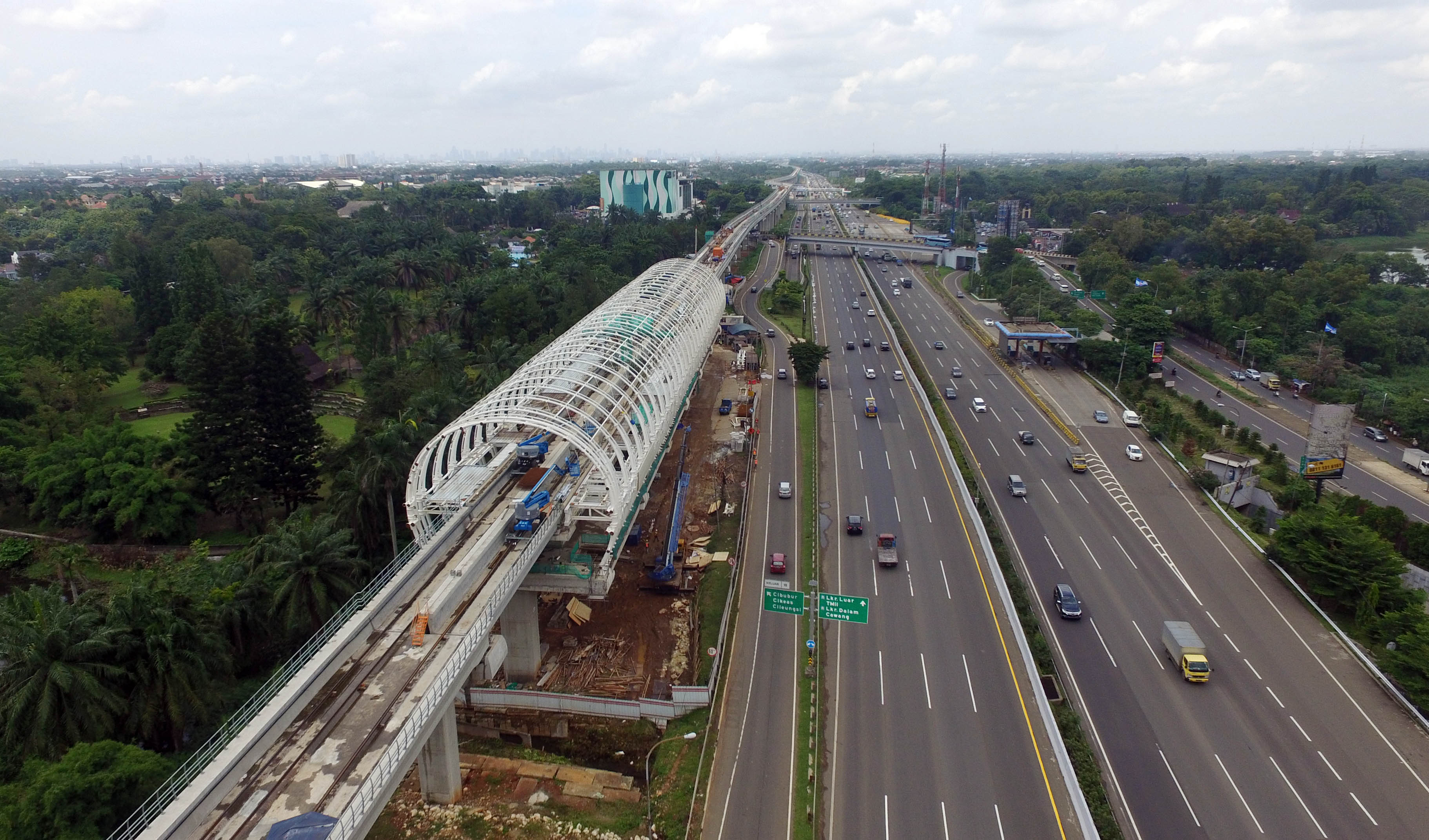 stasiun-lrt-cibubur_20190124_201458.jpg