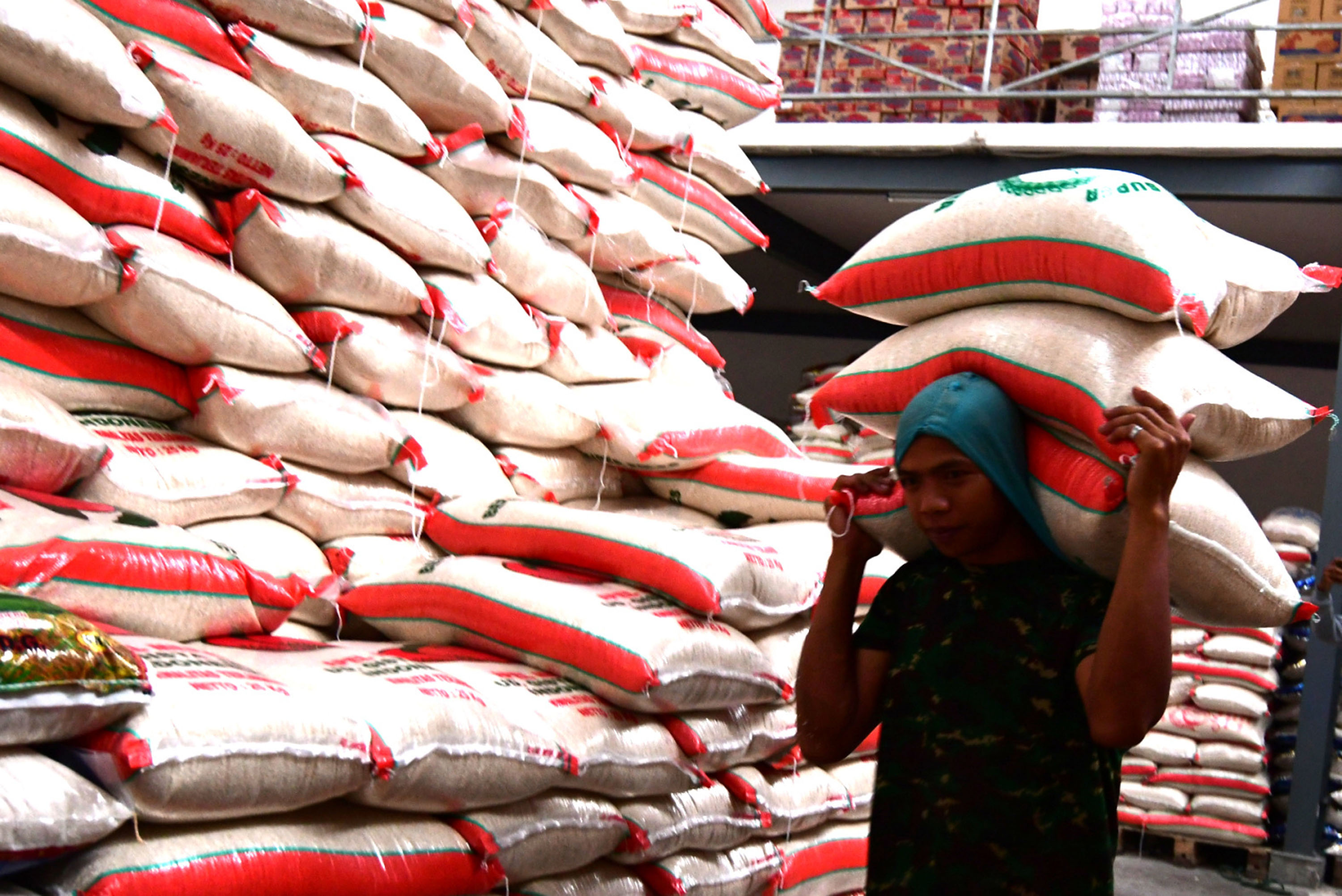 stok-beras-di-tingkat-grosir-kota-malang-aman_20221125_152901.jpg
